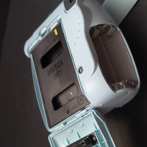 Fuji Film Instax Mini 9 Blue Instant Film Camera. - Picture 12 of 15
